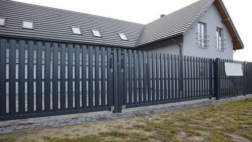 Монтаж забора из металлического штакетника (1 сторона) в Минске